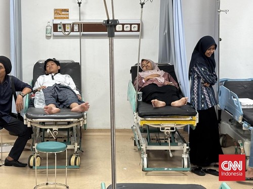 Jumlah korban dugaan keracunan massal usai menyantap makanan program Makan Bergizi Gratis (MBG) di Pondok Pesantren Manbaul Hikam, Tanggulangin, Kabupaten Sidoarjo, Jawa Timur, kini mencapai 664 orang.