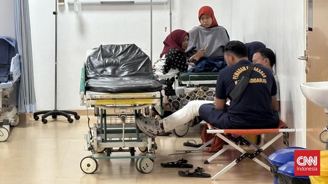 Jumlah korban dugaan keracunan massal usai menyantap makanan program Makan Bergizi Gratis (MBG) di Pondok Pesantren Manbaul Hikam, Tanggulangin, Kabupaten Sidoarjo, Jawa Timur, kini mencapai 664 orang.