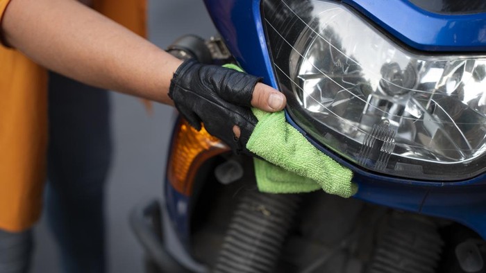 Lap kering perlu disimpan dalam jok motor untuk membersihkan motor