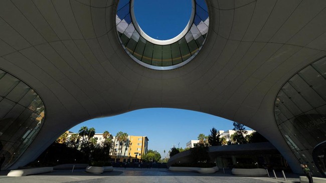 The exterior and entrance to the Lucas Museum of Narrative Art before it opens to the public in Los Angeles, California, U.S. September 2, 2026.  REUTERS/Mike Blake