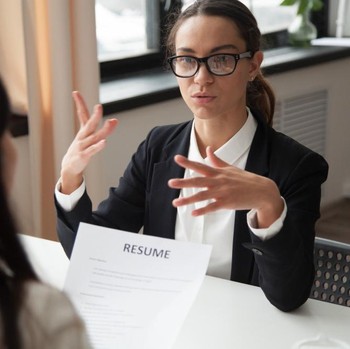 Menurut Eks Rekruter Google, Ini 4 'Red Flag' dalam CV yang Bikin Rekruter Skip