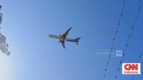 Garuda Indonesia, GA604 mendarat darurat, Bandara Sultan Hasanuddin, pesawat pecah ban, penerbangan Jakarta Makassar, keselamatan penerbangan