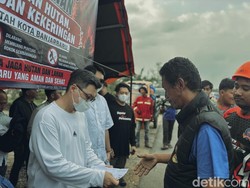 Selama Ini Rogoh Kocek Pribadi, Relawan Karhutla di Banjarbaru Terima Bantuan