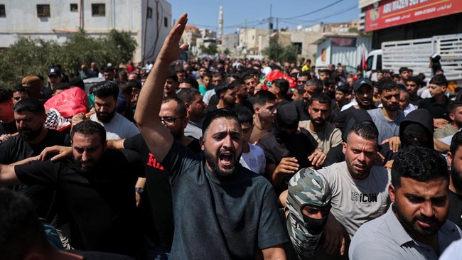 Mourners hold a funeral procession for two Palestinians killed during a militant settlers' attack on their village, in Al-Mughayyir, in the Israeli-occupied West Bank, September 3, 2026. REUTERS/Ammar Awad