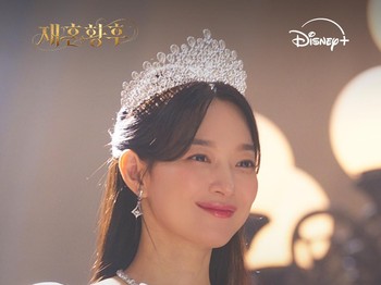 Kamu bisa menyaksikan penampilan Shin Min Ah sebagai Navier di The Remarried Empress melalui Disney+ pada 4 November 2026 mendatang, Beauties!/ Foto: Disney+