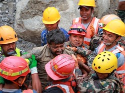 Video: Rasa Syukur Keluarga Usai Korban Banjir Nepal yang Terjebak Diselamatkan
