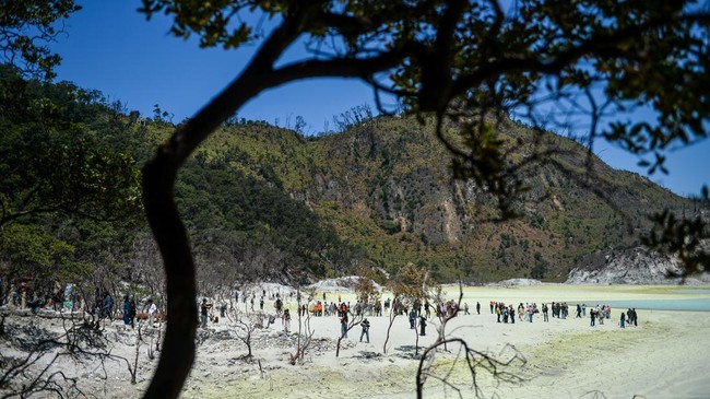 Air di Kawah Putih Menyusut Akibat Kemarau Panjang