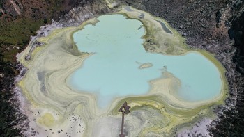 Air di Kawah Putih Menyusut Akibat Kemarau Panjang