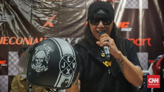 Transmart, Gigas Helmet, dan Pacific Bike luncurkan helm edisi terbatas The Sun. Hanya 300 unit tersedia.