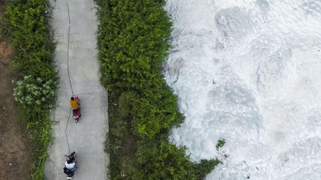 Lokasi yang diduga tercemar limbah Bahan Berbahaya dan Beracun (B3) Potasium-40 di Kampung Bayur, Desa Nambo Udik, Kabupaten Serang, Banten.