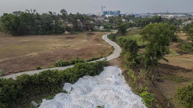 Lokasi yang diduga tercemar limbah Bahan Berbahaya dan Beracun (B3) Potasium-40 di Kampung Bayur, Desa Nambo Udik, Kabupaten Serang, Banten.