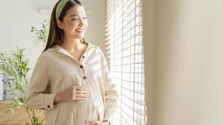 Apa yang dirasakan saat Bunda hamil 15 minggu dan apa perubahan yang terjadi dan bagaimana tips menjaga kehamilan 15 minggu&period; Simak ulasan selengkapnya&period;