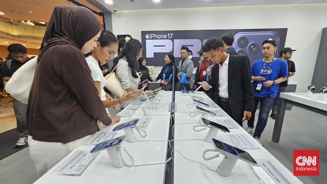 Pembukaan Hello Store di Mall Grand Indonesia, Jakarta, Jumat (4/9).