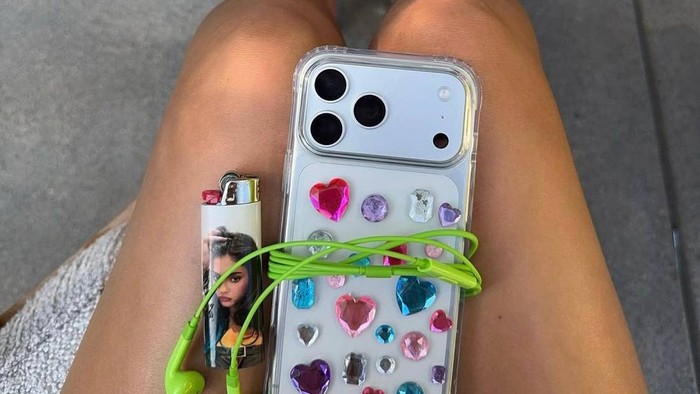 Kenalan dengan Bedazzling, Teknik Hiasan dengan Permata yang Kembali Viral