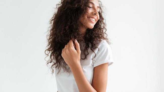 5 Tips untuk Merawat Rambut Keriting Agar Tetap Sehat dan Mudah Diatur
