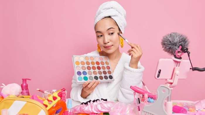 4 Zodiak Paling Jago Makeup Menurut Astrologi, Ada Zodiakmu?