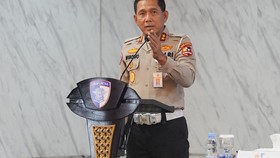 Kepala Korps Lalu Lintas (Kakorlantas) Polri Irjen Wibowo saat membuka Analisis dan Evaluasi (Anev) Kamseltibcarlantas yang dihadiri para Direktur Lalu Lintas (Dirlantas) jajaran Polda se-Indonesia di Aula Madellu Korlantas Polri, Kamis (3/9).
