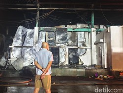Gudang Ikan di Pelabuhan Benoa Terbakar, Api Diduga dari Lantai 2