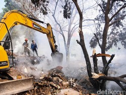 Kebakaran Sampah di Tangsel bak Lahan Gambut, Api Nyala di Kedalaman 3 Meter