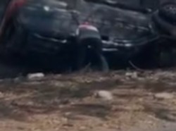 Mobil Kecepatan Tinggi Tabrak Pohon hingga Terbalik di Tol Makassar