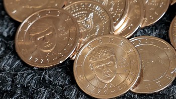 Koin US$ 1 Bergambar Donald Trump Ludes Terjual
