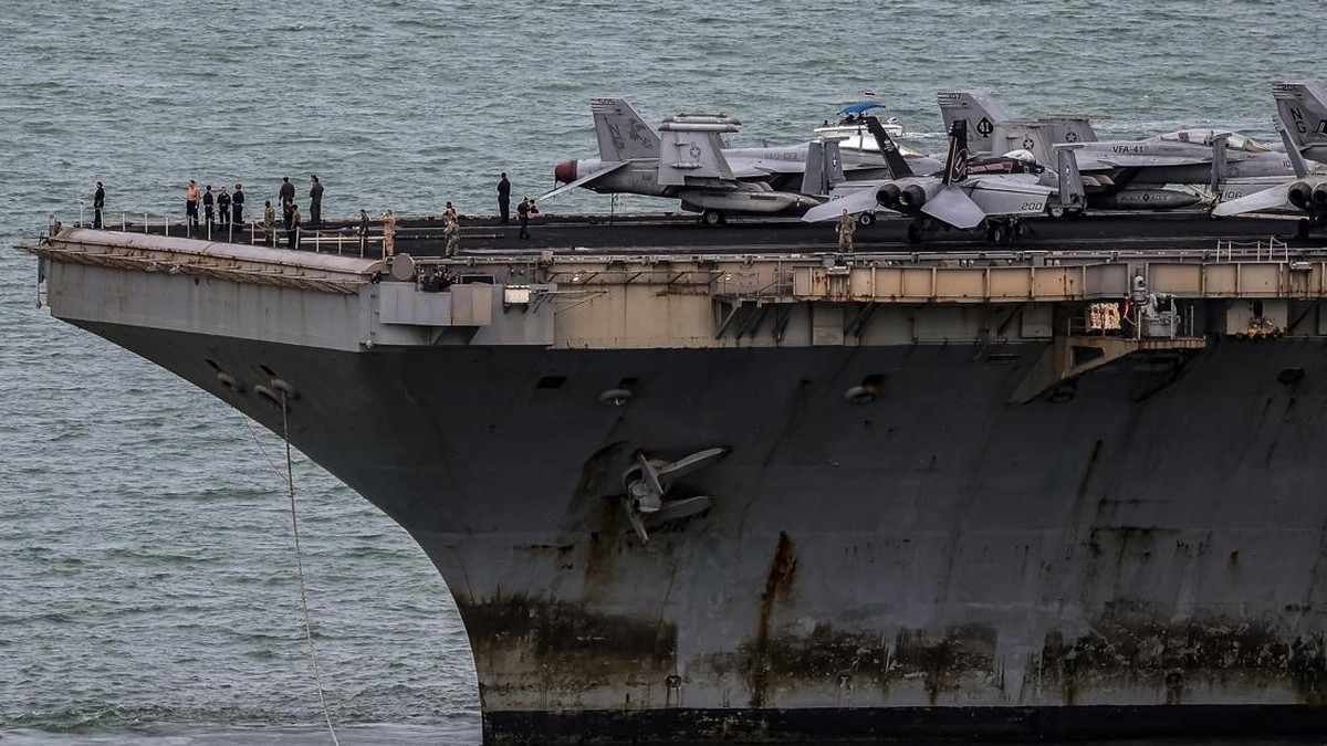 Personnel and aircraft on the deck of the U.S. Navy Nimitz-class aircraft carrier USS Abraham Lincoln as it docks at Laem Chabang Port for a rest stop following a long deployment in the Middle East, in Chonburi province, Thailand, September 3, 2026.