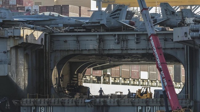 Personnel and aircraft on the deck of the U.S. Navy Nimitz-class aircraft carrier USS Abraham Lincoln as it docks at Laem Chabang Port for a rest stop following a long deployment in the Middle East, in Chonburi province, Thailand, September 3, 2026.