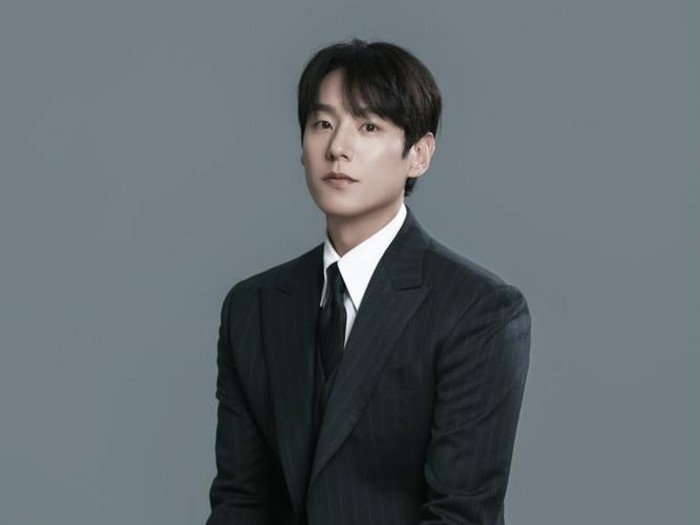 Kwak Si Yang dan Yoo Jiae Lovelyz dikabarkan telah berpacaran selama 1 tahun dan sekarang berencana melanjutkan hubungan mereka ke jenjang yang lebih serius. Mereka akan menikah pada 28 November 2026.