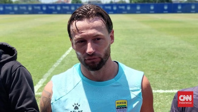 Marc Klok menyebut situasi internal Persib Bandung solid menjelang pertandingan pertama Super League 2026/2027.