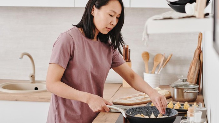 Memasak adalah hobi yang produktif yang bisa dilakukan di rumah