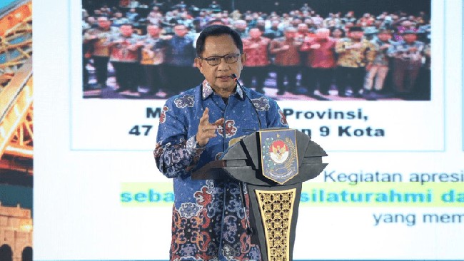 Menteri Dalam Negeri (Mendagri) Muhammad Tito Karnavian dalam acara Apresiasi Pemerintah Daerah Berprestasi Tahun 2026 Batch II Regional Kalimantan di Hotel Platinum, Kota Balikpapan, Kalimantan Timur (Kaltim), Kamis (3/9/2026).