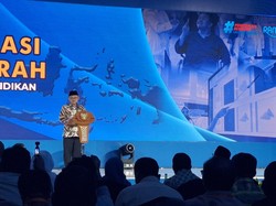 Target Pemerintah pada 2027: Setiap Sekolah Punya 6 Unit Smart Board