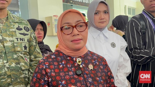 Menteri PPPA Arifah kunjungi santri korban keracunan MBG di Sidoarjo. Kementerian siap berikan pendampingan psikologis untuk pemulihan.