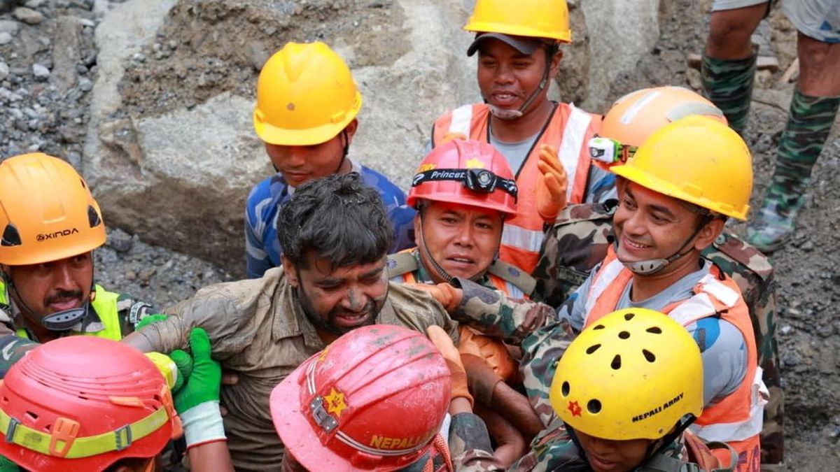 2 Pekerja Berhasil Selamat usai 9 Hari Terjebak Pascabanjir Nepal
