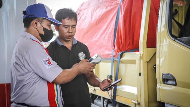 PT Pertamina Patra Niaga menegaskan bahwa informasi mengenai kewajiban menunjukkan STNK sebagai syarat untuk pembelian BBM di SPBU bukan merupakan kebijakan nasional. Mekanisme tersebut merupakan rencana pengawasan yang bersifat lokal di wilayah Suma