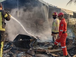Warung Makan di Indramayu Ludes Terbakar, Diduga Akibat Bakar Sampah