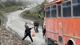 Konvoi kendaraan milik PT Freeport Indonesia ditembaki saat melintas di Jalan Tambang Mile Point 60, Distrik Tembagapura, Mimika, Papua Tengah.