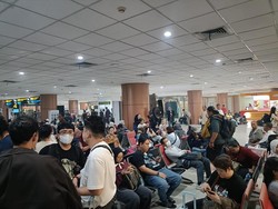 Bandara Supadio Kacau, Penumpang Gelar Demo dan Nginap Masal