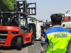 2 Truk Boks Tabrakan Saat Keluar SPBU di Kemang Bogor