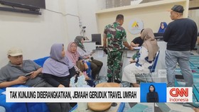Tak Kunjung Diberangkatkan, Jemaah Geruduk Travel Umrah