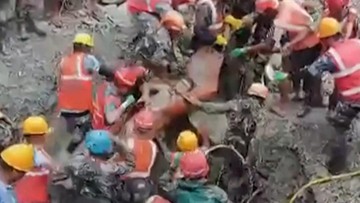 Evakuasi Korban Banjir Nepal usai 9 Hari Terjebak di Terowongan