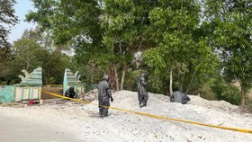 Polda Banten terjunkan tim periksa pembuangan limbah potasium di area persawahan Kampung Bayur, Desa Nambo Udik, Kecamatan Cikande, Kabupaten Serang.