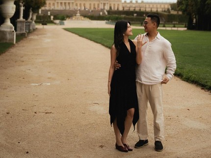Romantis! Pemeran Wati di Film 'Dilan' Yoriko Angeline Dilamar Pembalap Aldio Oekon di Paris