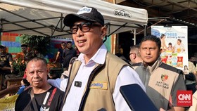 Direktur Utama Perum Bulog Ahmad Rizal Ramdhani usai Operasi Pasar di Pasar Jatinegara, Sabtu (5/9).