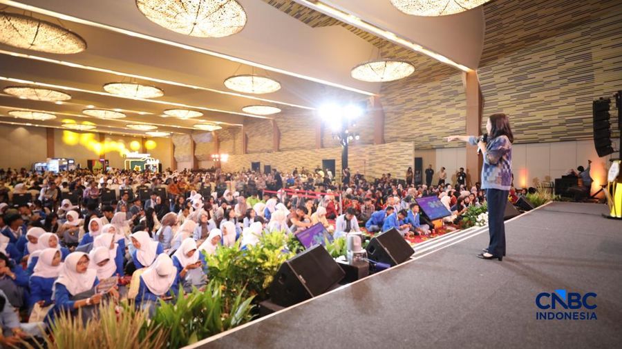 Deputi Gubernur Bank Indonesia, Filianingsih Hendartasaat menyampaikan pemaparan dalam Lampung Financial Festival di Hotel Novotel, Bandar Lampung, Sabtu (5/9/2026).
