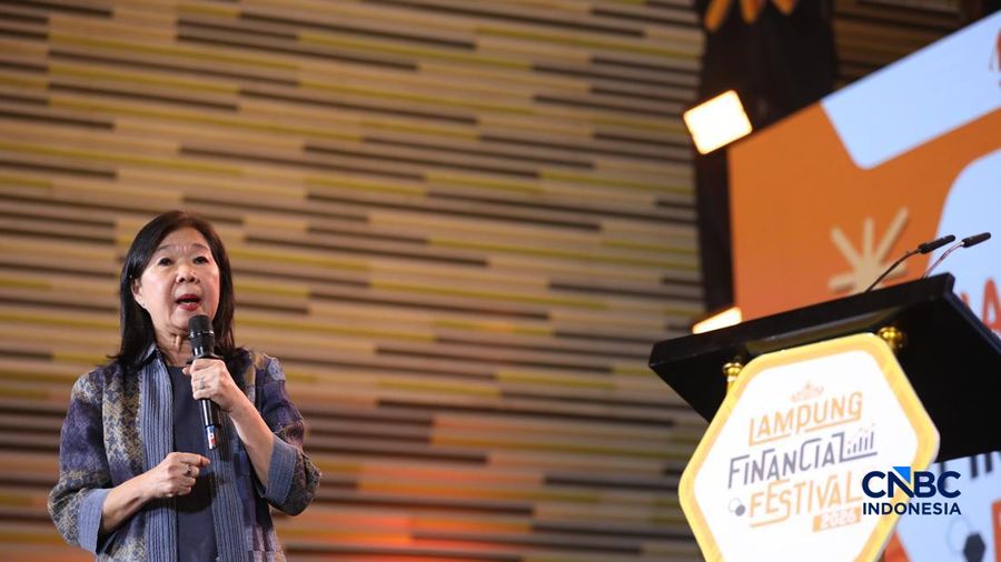 Deputi Gubernur Bank Indonesia, Filianingsih Hendartasaat menyampaikan pemaparan dalam Lampung Financial Festival di Hotel Novotel, Bandar Lampung, Sabtu (5/9/2026).
