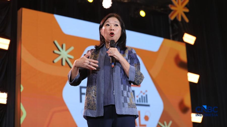 Deputi Gubernur Bank Indonesia, Filianingsih Hendartasaat menyampaikan pemaparan dalam Lampung Financial Festival di Hotel Novotel, Bandar Lampung, Sabtu (5/9/2026).