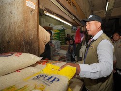 Jajaran BULOG Seluruh RI Turun ke Pasar, Pastikan Stok & Harga Beras Aman
