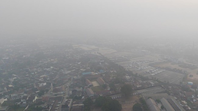 Kabut Asap Dampak Karhutla di Palembang