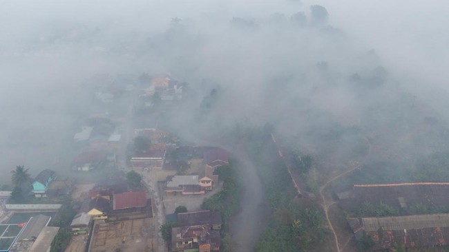 Kabut Asap Dampak Karhutla di Palembang